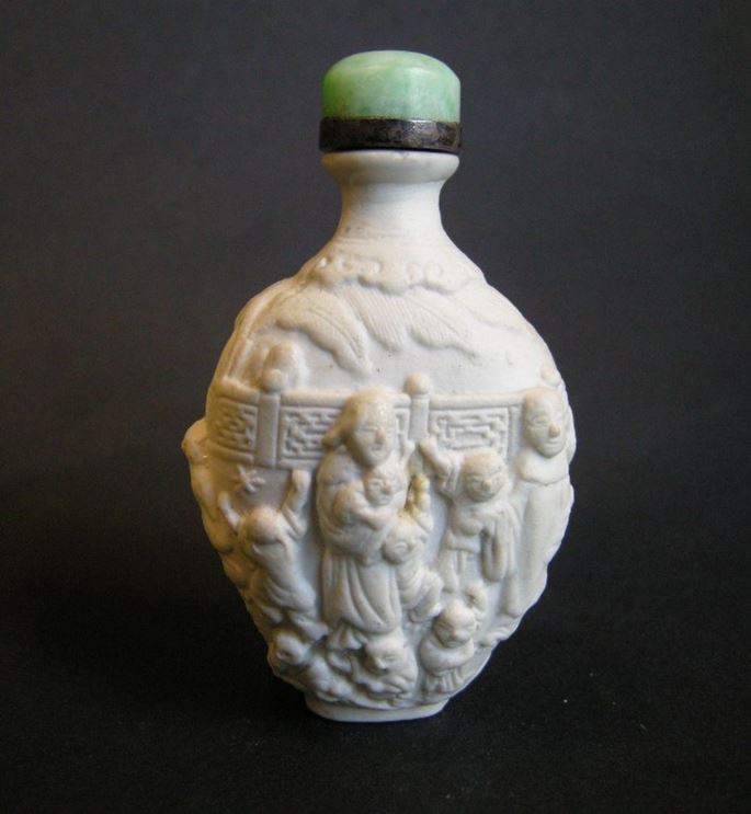 Biscuit porcelain snuff bottle sculpted with ladys and childrens | MasterArt